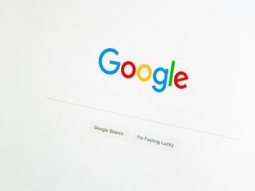 Google e Facebook tomam multa milionária por política de cookies