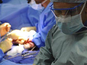 Pela primeira vez, coração de porco é transplantado para ser humano
