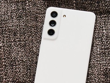 Galaxy S21 FE traz câmera do S20 FE, mas com recursos do S21