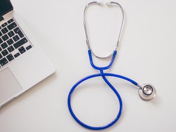 Pulseira digital pode alertar risco iminente de ataque epiléptico