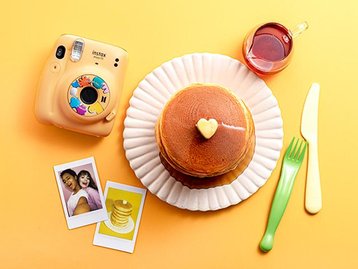 BTS e Fujifilm lançam câmera Instax Mini 11 BTS Butter no Brasil