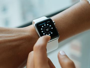 Smartwatch da Meta pode ter 3 sensores de câmera e tela giratória