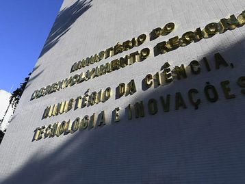 Covid-19: Ministério da Ciência suspende atividades até final do mês