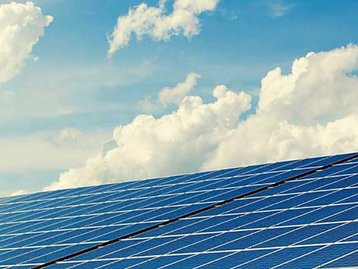 Prefeitura de SP vai instalar energia solar em escolas e postos de saúde
