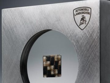 NFTs da Lamborghini têm itens digitais e objetos do espaço