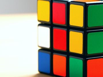 Veja como montar um cubo mágico