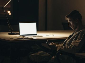 Brasileiros pesquisam antecedentes criminais após “darem match”