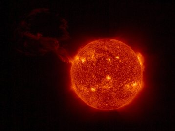 Sonda Solar Orbiter flagra erupção solar gigante; veja