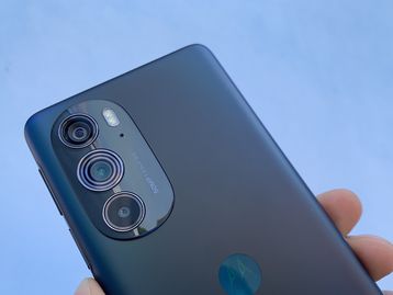 Motorola Edge 30 Pro chega com 2 anos de garantia e selfies de 60 MP