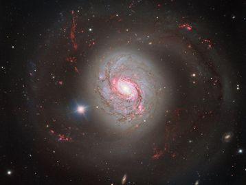 Astrônomos encontram buraco negro supermassivo escondido