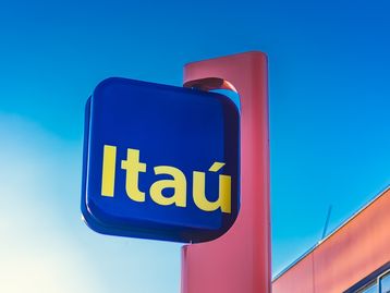 Itaú vai cobrir juros de quem teve pagamento vencido durante bug