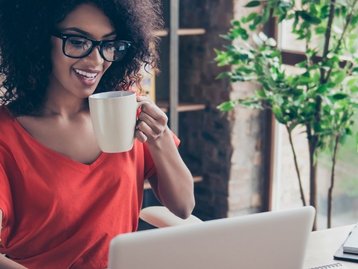 Home office: 14 empresas com vagas remotas afirmativas para mulheres