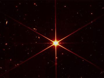Telescópio James Webb mostra potência com primeira foto de alta resolução
