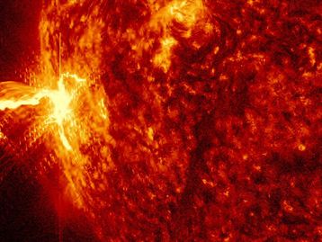 #AstroMiniBR: uma ejeção de massa coronal canibal rumo à Terra
