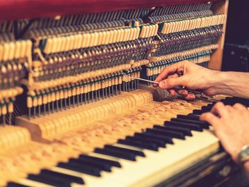 Aulas de piano podem conter avanço do Alzheimer em pessoas mais velhas