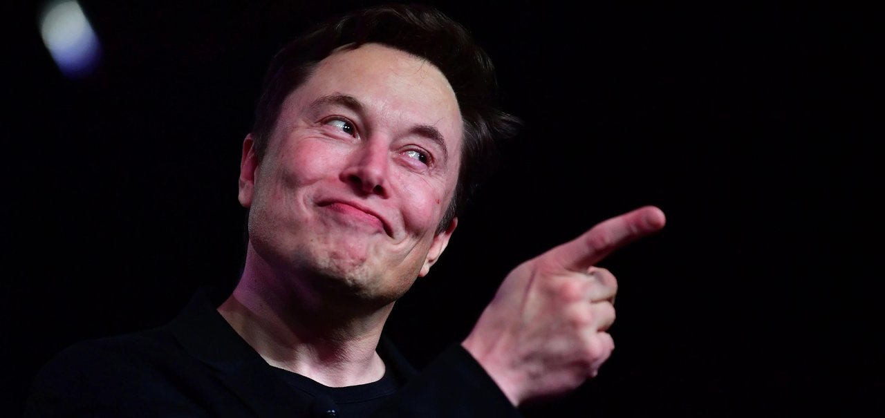 Sem mansão! Elon Musk diz que dorme na casa dos amigos