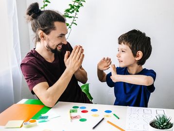 Escritora com autismo fala sobre mercado de trabalho em novo livro