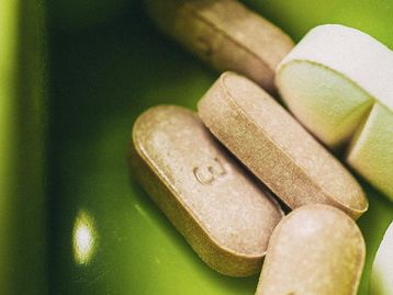 Suplementos alimentares podem conter substâncias escondidas, alerta estudo