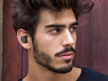 Fones JBL Tune 230NC e 130NC chegam com bateria de até 40 horas