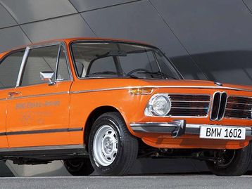 Primeiro carro elétrico da BMW faz 50 anos; veja imagens