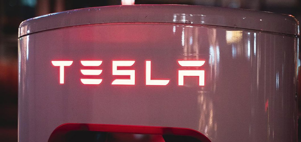 Tesla é retirada do S&P 500 por racismo e questões ambientais