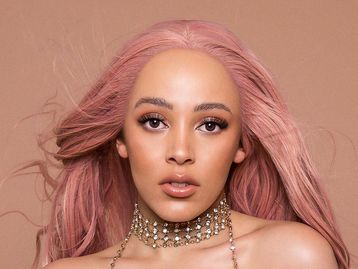 Doja Cat faz cirurgia e cancela shows devido a uso de cigarro eletrônico