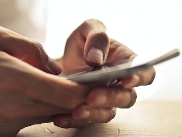 Função SOS do iPhone salva mulher de tentativa de assédio sexual