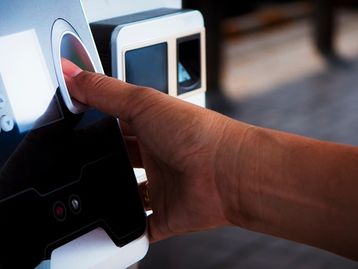 É possível perder as impressões digitais? Veja como evitar o problema