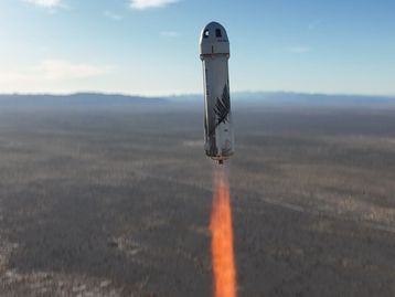 Primeiro turista espacial brasileiro faz viagem em foguete de Jeff Bezos
