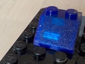 Lego ganha versão eletrônica com tela OLED minúscula; veja vídeo