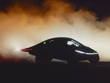 Conheça o carro elétrico movido a energia solar criado pela startup Aptera