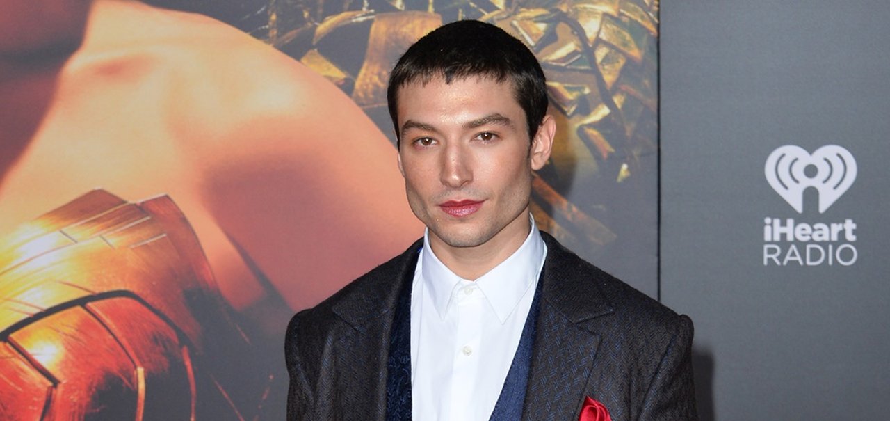 Ezra Miller recebe ordem de restrição contra criança 