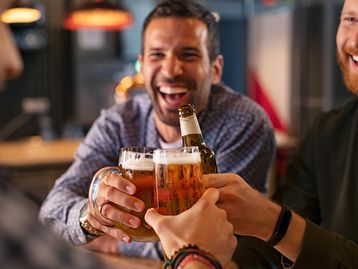 Cerveja lager, com ou sem álcool, pode fazer bem ao intestino masculino