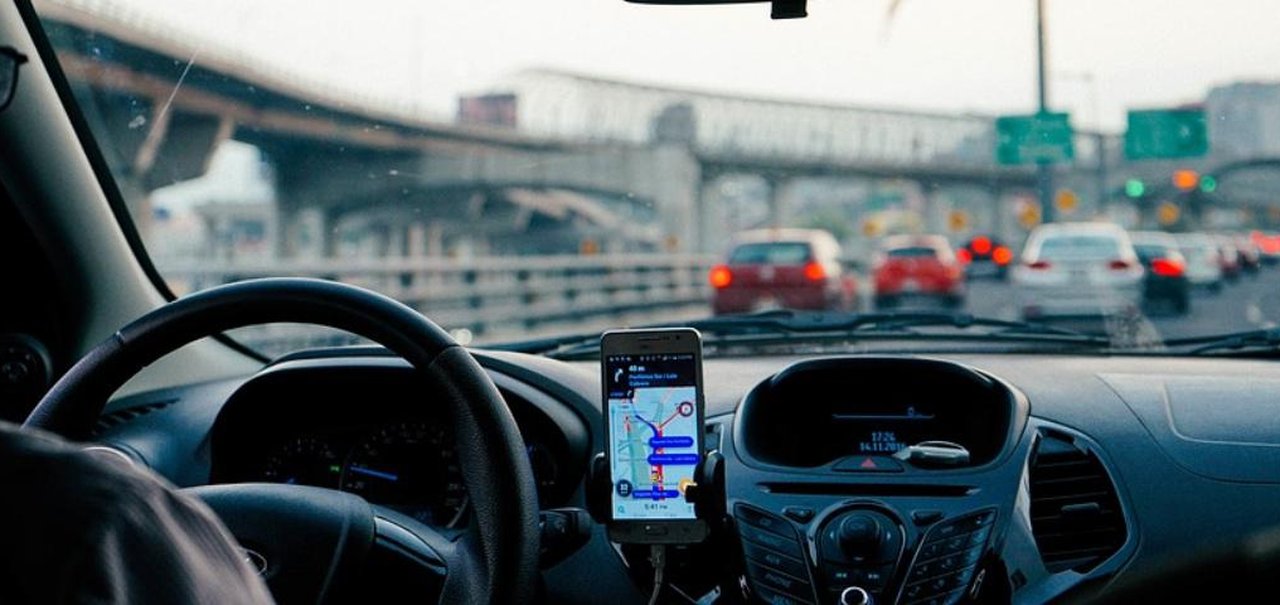 Google descontinua o app Android Auto para celulares