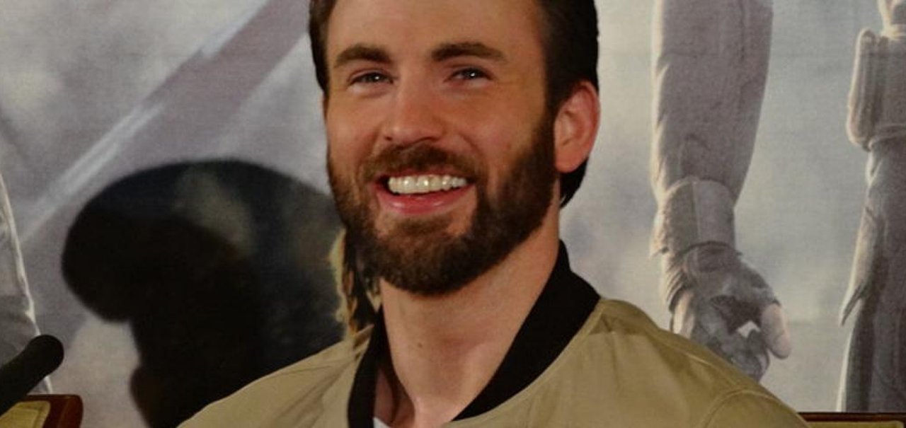 Chris Evans faz 'cerimônia de despedida' para seu iPhone 6s