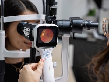 Exame de retina pode auxiliar na prevenção de ataques cardíacos, diz estudo