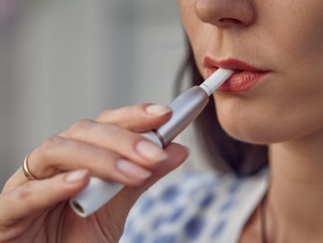 Cigarros eletrônicos aumentam risco de infarto em 42%, diz especialista