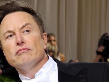 Elon Musk desiste de comprar o Twitter; rede social vai processar