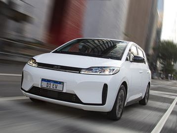 99 e BYD testam carro elétrico no Brasil focado em apps de corrida