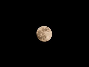 Superlua desta quarta-feira (13) será a maior do ano, diz astrônoma