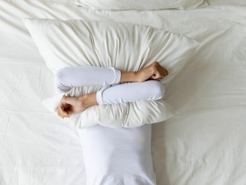 Dormir mal pode ser sintoma de esquizofrenia; entenda