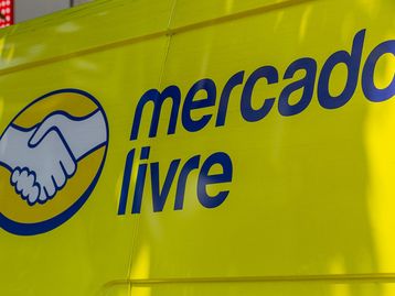 Ação do Mercado Livre com polícia fecha lojas de roupas falsas