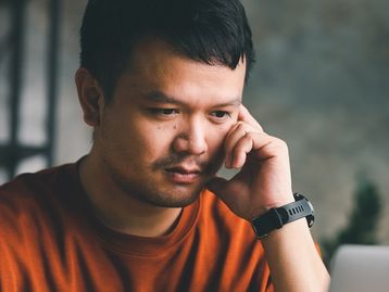 Pensar muito gera resíduos tóxicos no cérebro que te deixam cansado