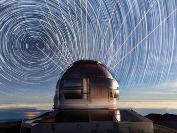 Maior estrela conhecida no Universo aparece mais nítida em nova foto 