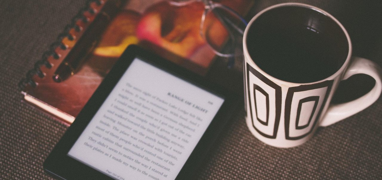 Kindle: 5 funções do e-reader para quem gosta de ler à noite