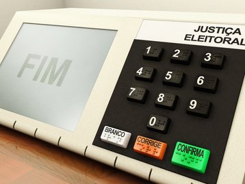 Quem criou a urna eletrônica? Veja a história do aparelho de votação