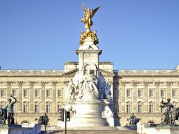 Dedos inchados de rei Charles III chamam atenção; veja motivos
