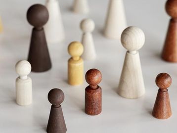 Passar por discriminação causa picos em níveis de hormônios do estresse