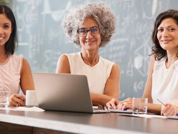 Conheça 7 iniciativas que protagonizam a mulher na tecnologia