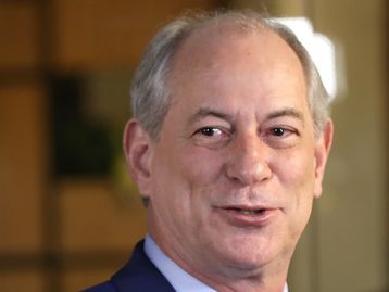 Ciro Gomes promete abrir documentos secretos sobre OVNIs se eleito